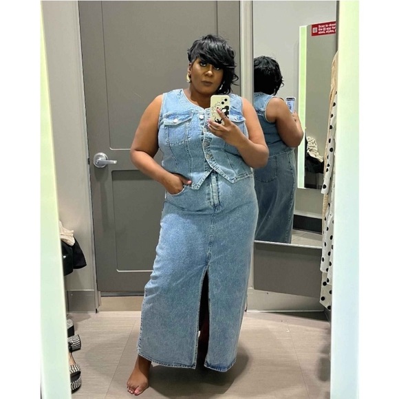 Women's V-Neck Denim Vest - Universal
Thread™ Medium Wash new - Picture 6 of 9